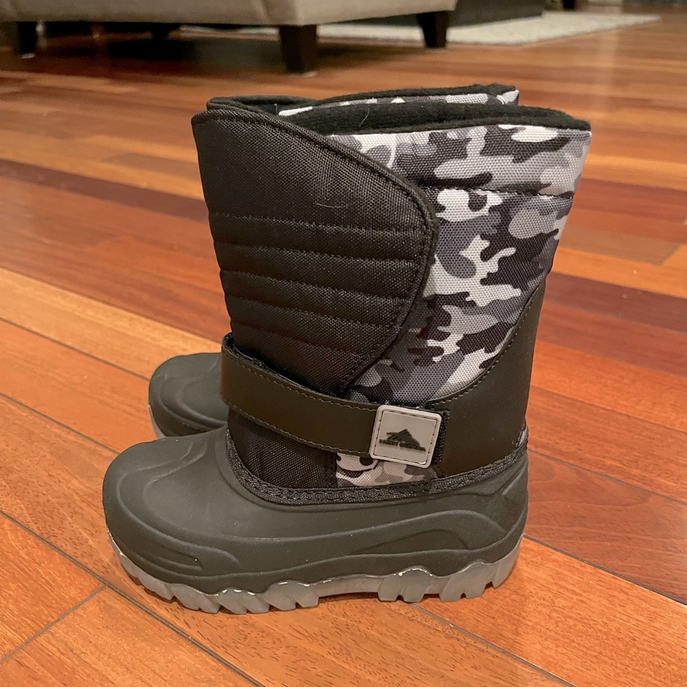 Boys NWT Snow Boots - Light-up!